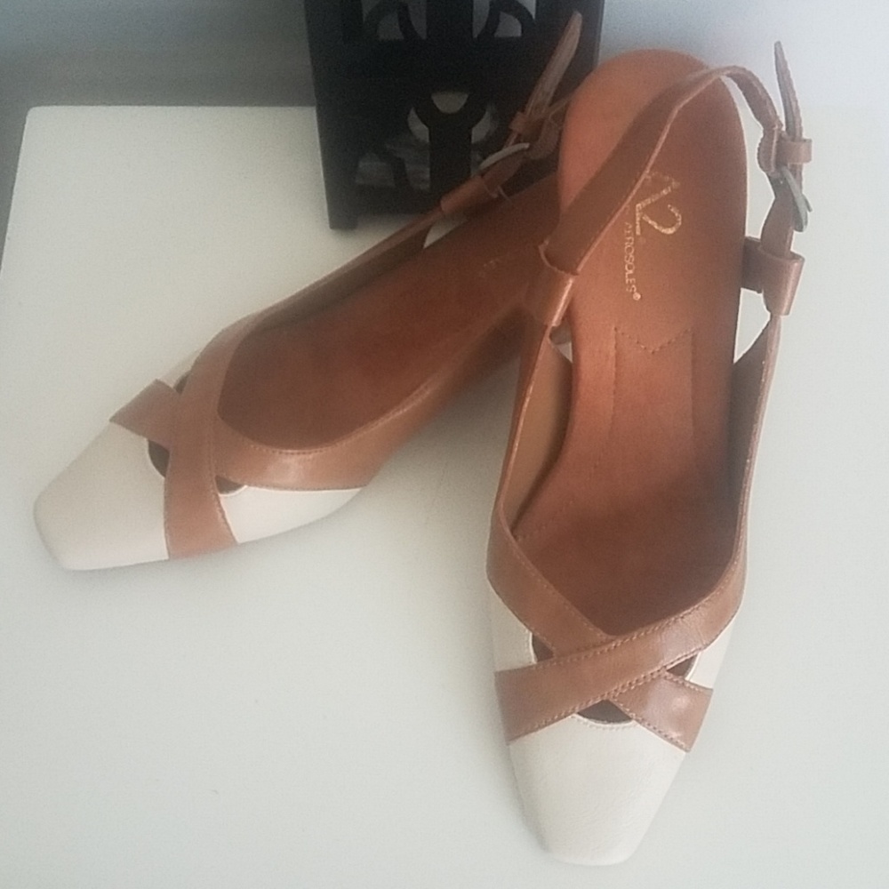 AEROSOLES  2 W omens kitten heels  size 7 1/2